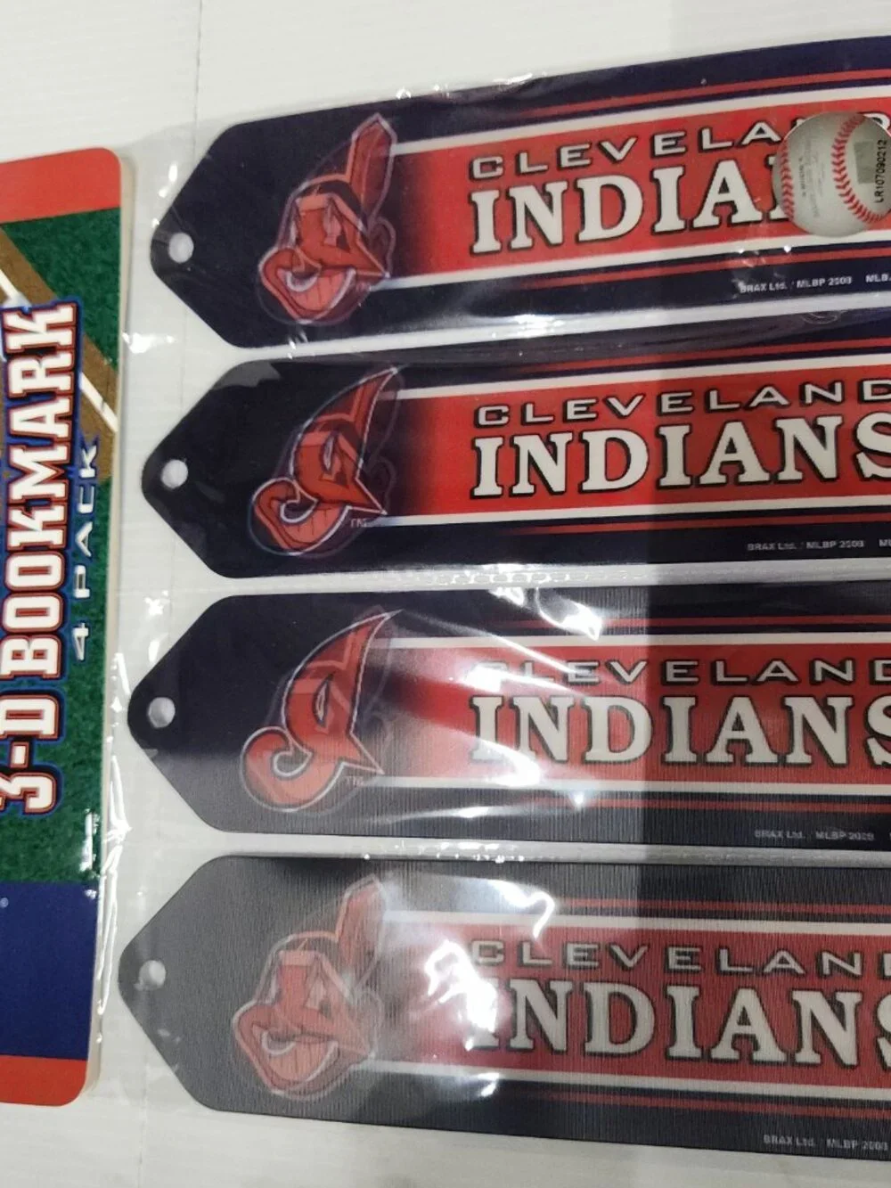 2 Pcs Ultradepth 3-D Bookmark 4 Pack Cleveland Indians Mlb 3D Design 167